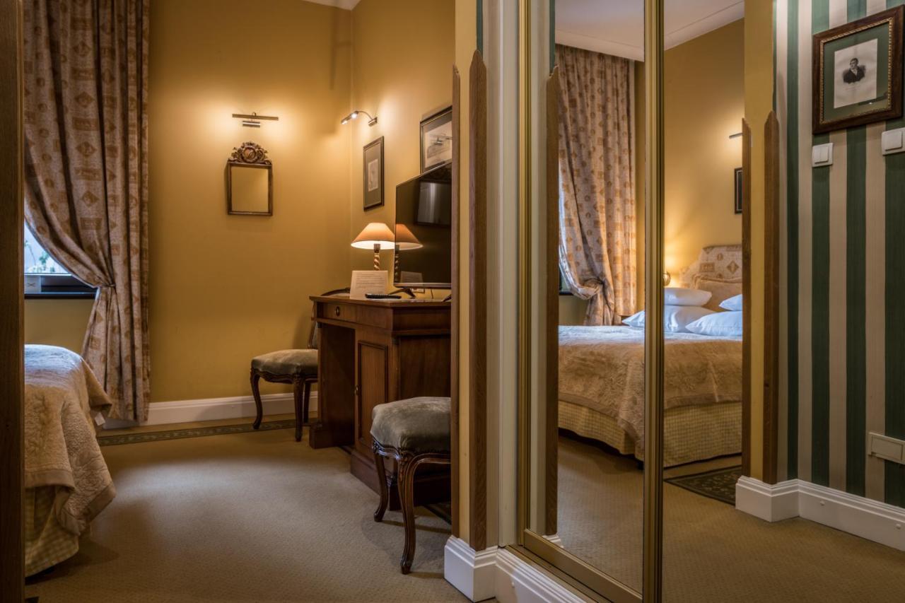 โรงแรมโกรเดก คราคูฟ ภายนอก รูปภาพ A room at the hotel