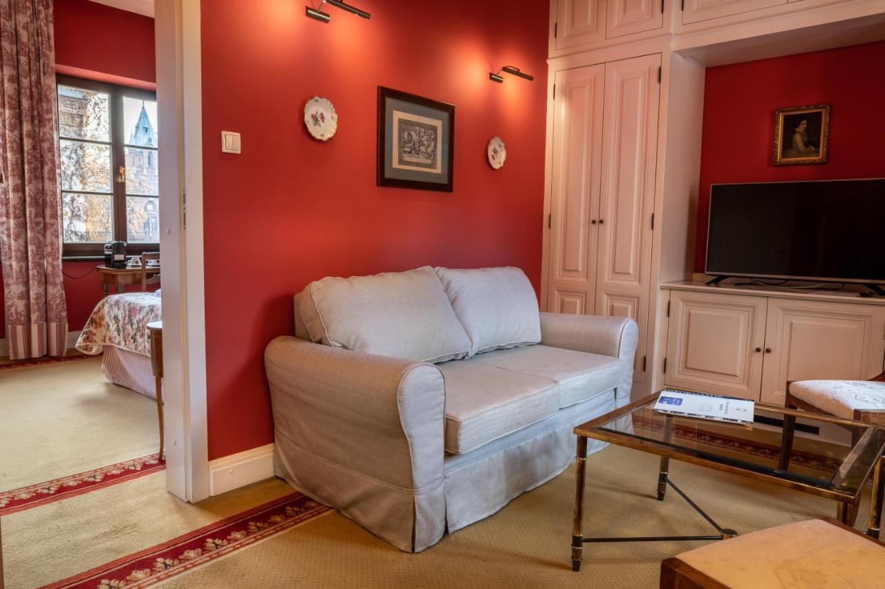 โรงแรมโกรเดก คราคูฟ ภายนอก รูปภาพ A living room at the Inn