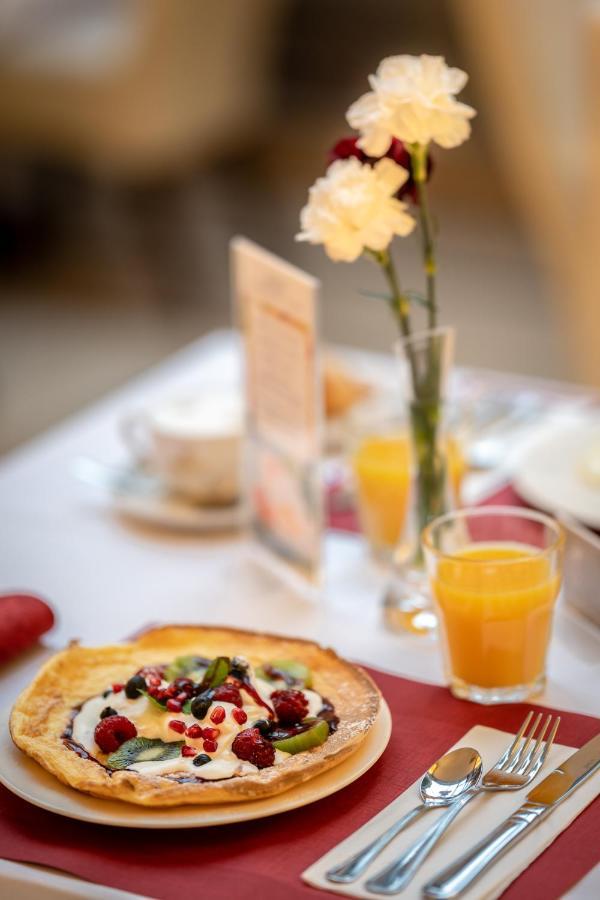 โรงแรมโกรเดก คราคูฟ ภายนอก รูปภาพ A breakfast table